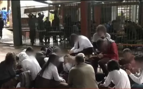 Con sentata, alumnos del CTN consiguieron tres d�as para festejos por la semana de la Juventud