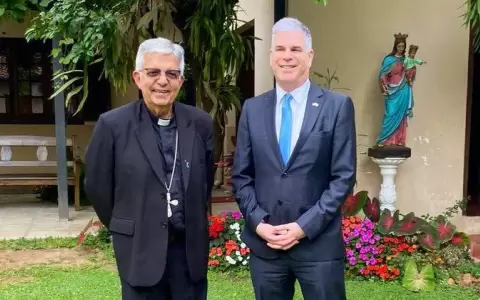Embajador de EE. UU. se reuni� con el cardenal Adalberto Mart�nez