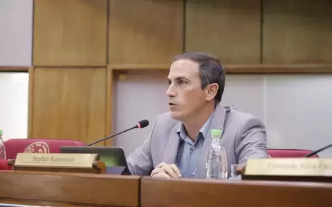 Rasmussen critica sistema de salud y falta de voluntad de autoridades para mejorarlo