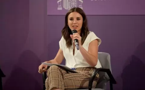 Ministra de la Igualdad de Espa�a escandaliza diciendo que las ni�as y los ni�os tienen derecho a tener relaciones sexuales