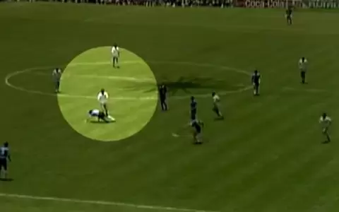 �Hubo falta en el gol que Diego Maradona le marc� a los ingleses?