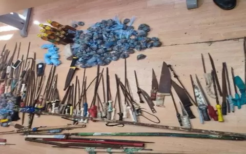 Requisan armas, drogas y celulares en cuatro pabellones de Tacumb�