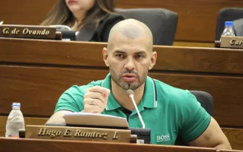 Hugo Ram�rez: "Santi Pe�a tuvo que afiliarse para tratar de mantener un cargo"