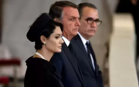Bolsonaro improvis� un mitin electoral en un Londres de luto por Isabel II