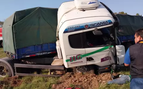 Terrible accidente: choque entre cami�n y un auto deja tres fallecidos en Concepci�n