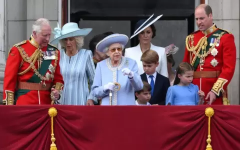 Reina Isabel II: siete d�cadas de reinado entre crisis sociales y esc�ndalos familiares
