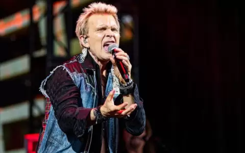Billy Idol se presenta esta noche en el Jockey Club