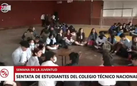 Alumnos del Colegio T�cnico Nacional realizan sentata por restricciones para la semana de la Juventud