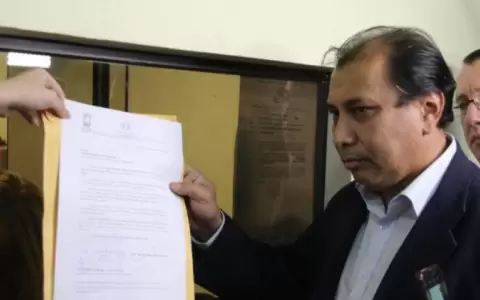 Defensor del Pueblo present� oficialmente su renuncia