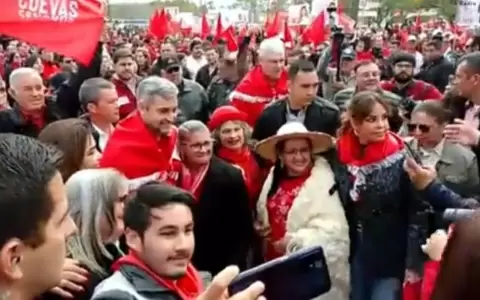 Mario Abdo lleg� a Ybycu'i y fue recibido por una gran cantidad de correligionarios