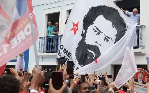 Lula apela al voto �til e intenta atraer a los indecisos en la recta final para las elecciones de Brasil