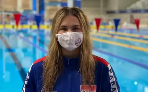 Luana impone r�cord nacional absoluto en 100 metros mariposa
