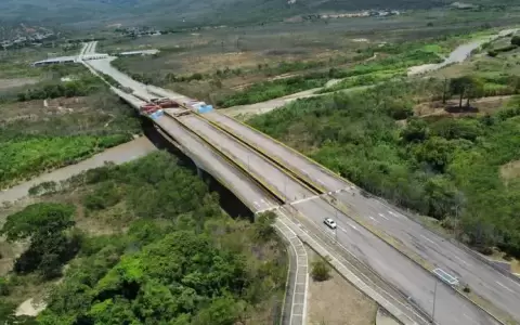 Venezuela y Colombia reabrieron sus pasos fronterizos luego de 7 a�os de cierre