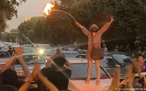 Crecen protestas en Ir�n por la muerte de una mujer por llevar mal el velo isl�mico