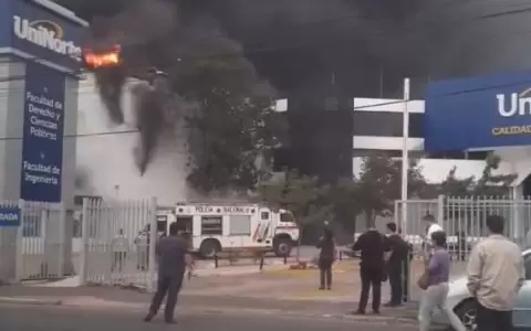Tras incendio en el TSJE: ANDE interrumpe suministro de energ�a el�ctrica y sem�foros se ven afectados