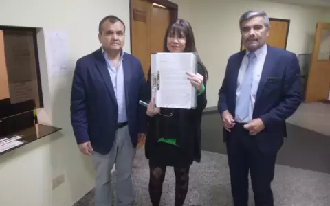 Presentan oficialmente libelo acusatorio para juicio pol�tico contra el defensor del pueblo