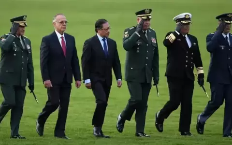 La purga de la c�pula militar e in�ditas medidas con las que Petro sacude a las FF.AA de Colombia