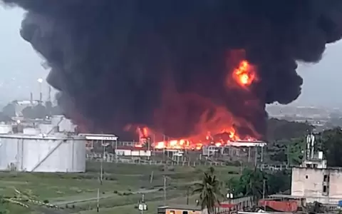 Venezuela: explosi�n e incendio en una refiner�a de PDVSA en Puerto La Cruz