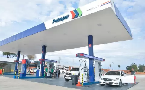 Presentaron proyecto de ley que busca bajar los precios de combustible