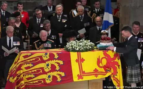 Comienza capilla ardiente de Isabel II en Edimburgo