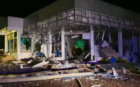 Delincuentes detonaron b�veda de Banco Regional en Pirap�