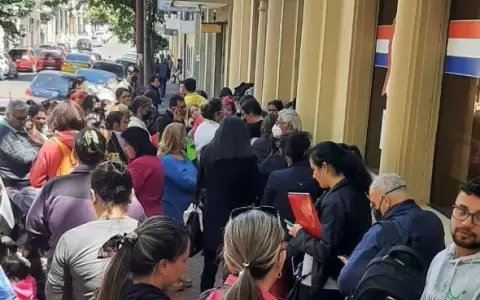 Largas filas en el MUVH en el �ltimo d�a de postulaciones para el programa Fonavis
