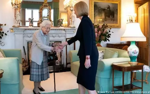 Liz Truss asume como primera ministra del Reino Unido