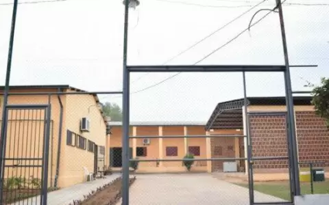 Adolescentes fugados del Centro Educativo de Villarrica fueron entregados por sus familiares