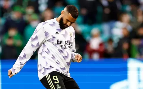 Karim Benzema, un mes fuera de las canchas debido a su lesi�n