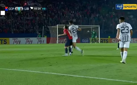 La jugada de Fernando Ovelar que enoj� a Roque Santa Cruz
