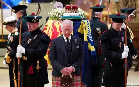 Familia real brit�nica en vigilia junto al f�retro de Isabel II