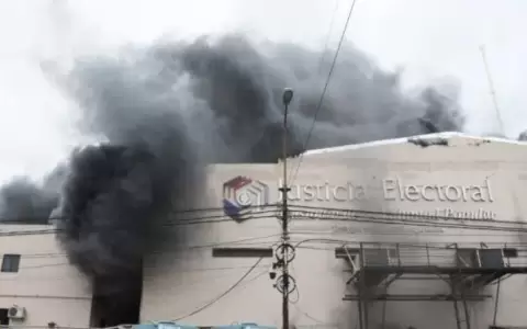 Fuego en TSJE: bomberos declaran emergencia mayor y llaman a todas las compa��as de Central