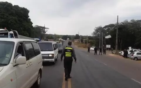 Reportan cierres intermitentes de varias rutas nacionales