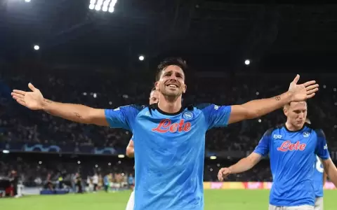 Champions League: Napoli golea a un Liverpool irreconocible