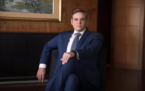Banco mejora calificaci�n de solvencia