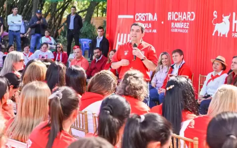 Vel�zquez admite que aparece en actos pol�ticos solo "cuando la dirigencia quiere"