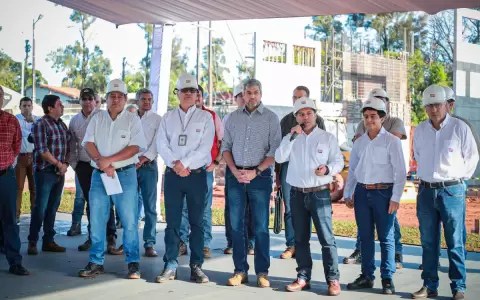 El presidente sigue su gira por Alto Paran�