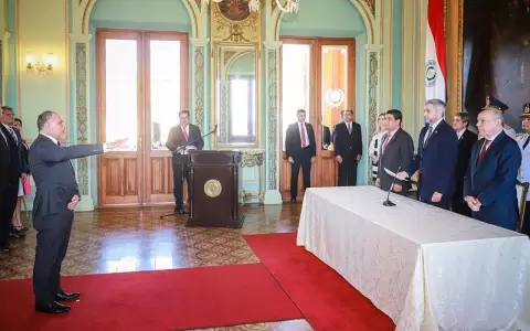 Jur� nuevo ministro de Justicia y promete "reformar el sistema penitenciario"