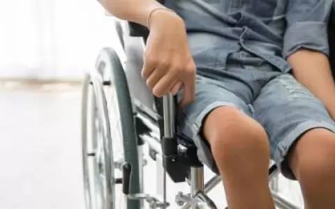 La poliomielitis paraliza al paciente pero moviliza a las autoridades sanitarias