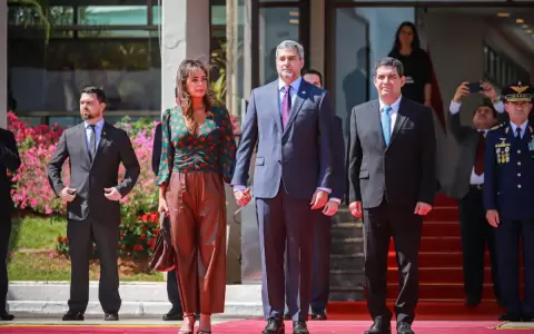 Transformaci�n Educativa y otra crisis para la gesti�n de Abdo
