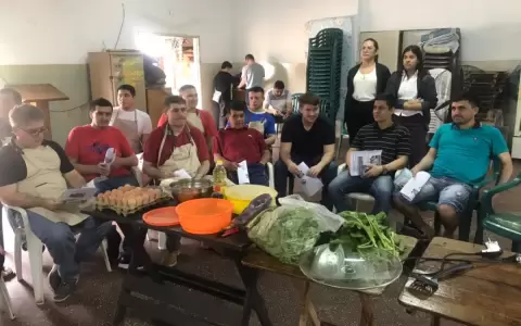 Internos de Tacumb� aprenden a elaborar deliciosos platos a base de soja