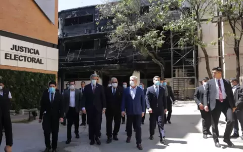 Abdo se reuni� con ministros del TSJE y recorrieron zona siniestrada