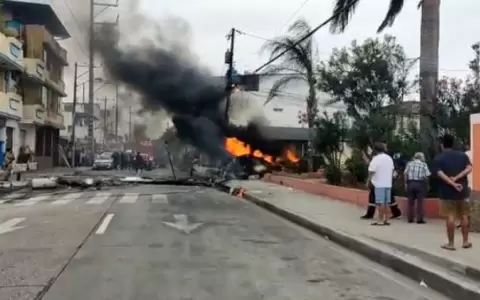 Impactante: avioneta se estrella en zona residencial de Guayaquil y deja dos muertos