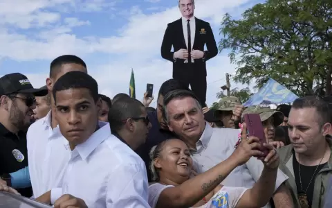 Bolsonaro abre el grifo del dinero p�blico para arrancar a Lula votos entre los pobres