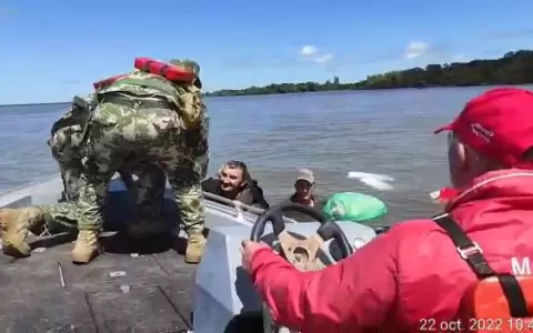 Ayolas: pescadores fueron rescatados tras caer al agua