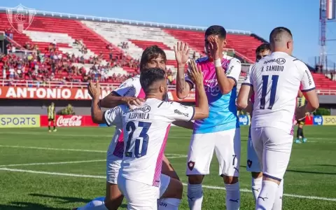 Cerro Porte�o vence con lo justo a Guaran� y se mantiene en la pelea