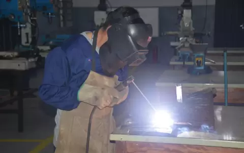 Aumenta demanda laboral de soldadores y anuncian capacitaciones en el rubro