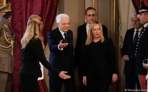 Giorgia Meloni jura como nueva primera ministra en Italia
