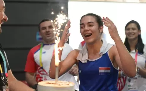 �Minerva Montiel se asegura una medalla en su cumplea�os!