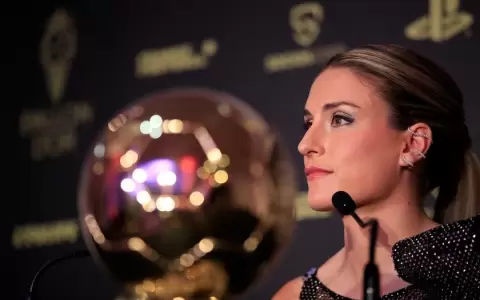 Alexia Putellas, primera futbolista en repetir el Bal�n de Oro